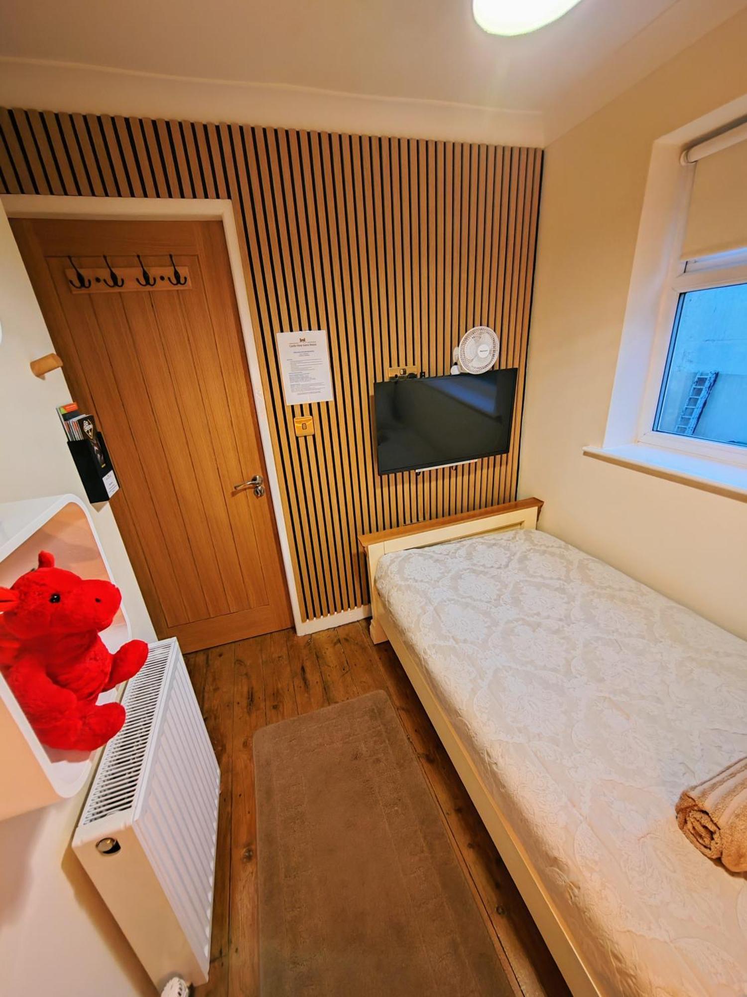 Castle View Guest House Харлех Номер фото